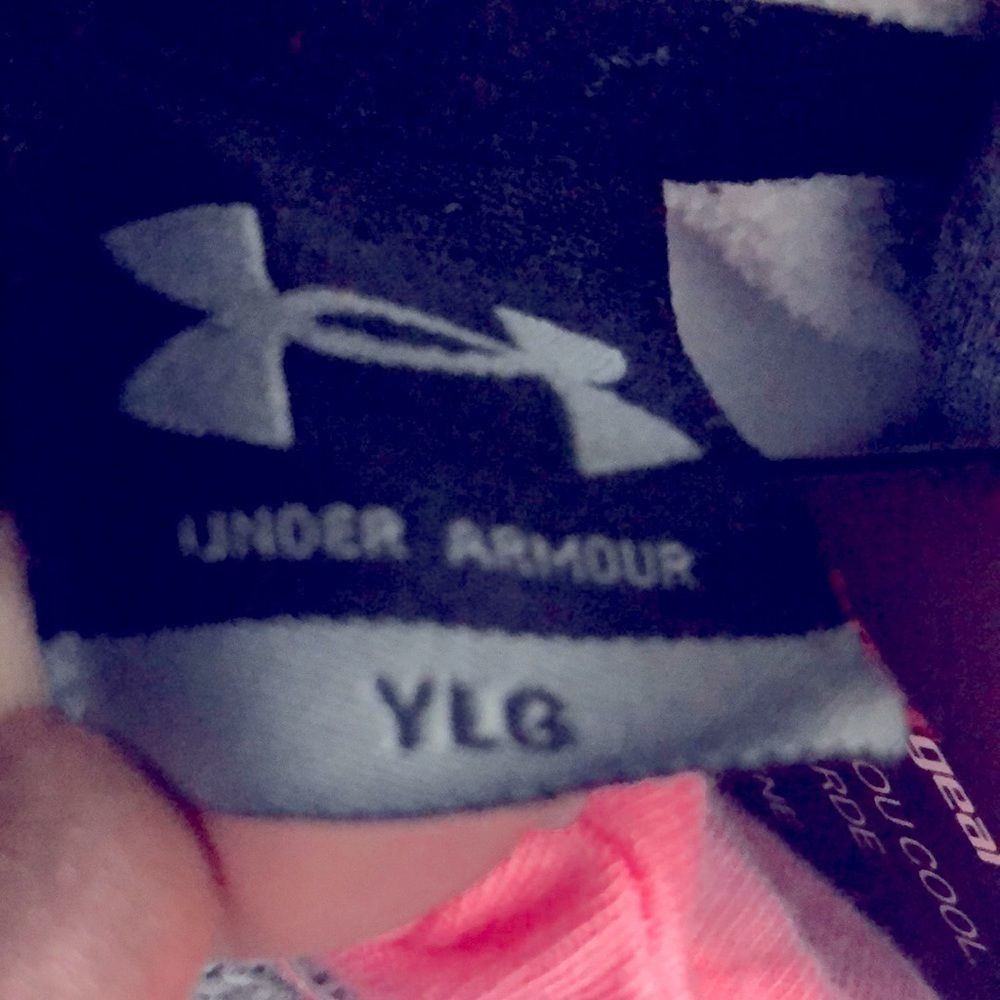 (Sold) 𝅺under ARMOUR  👚 - Picture 6 of 6